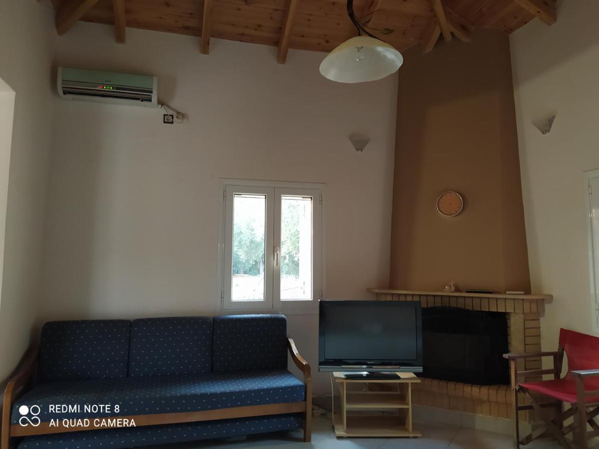 Ozena Countryside Apartment Vromonerion Exterior photo