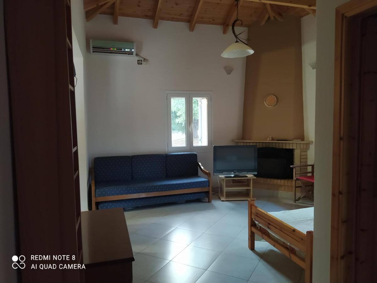Ozena Countryside Apartment Vromonerion Exterior photo