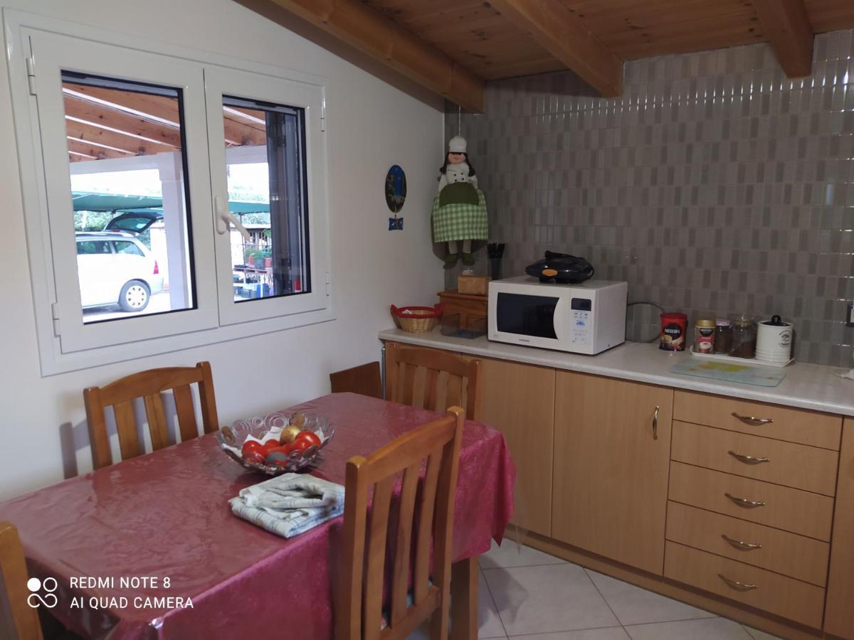 Ozena Countryside Apartment Vromonerion Exterior photo