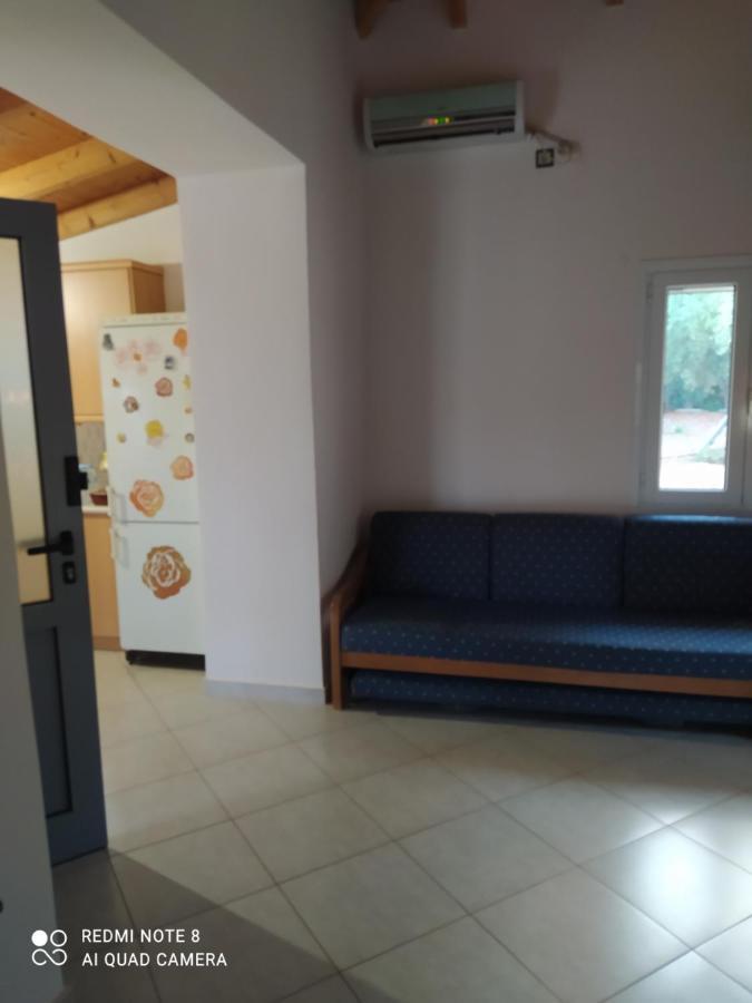 Ozena Countryside Apartment Vromonerion Exterior photo