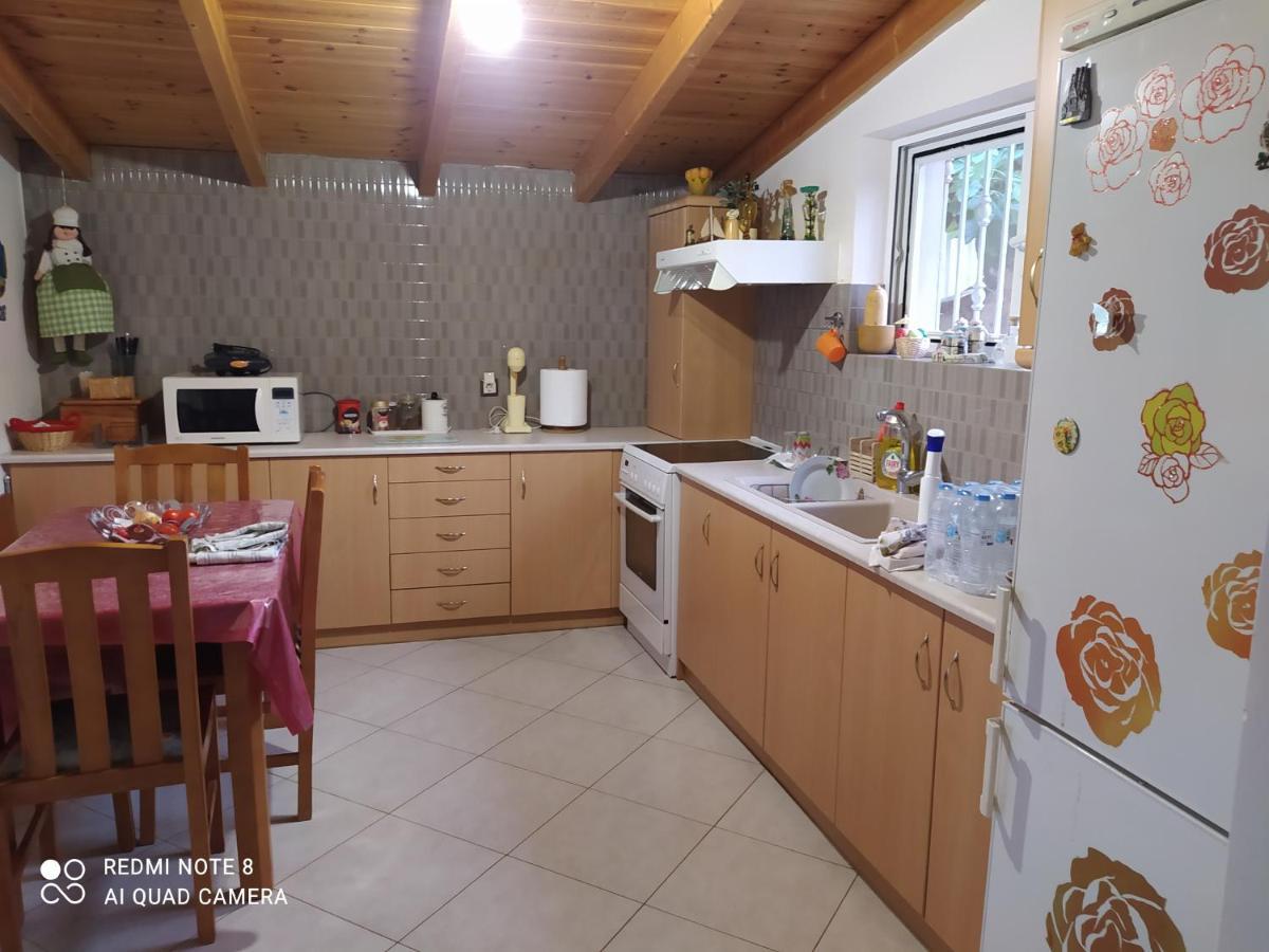 Ozena Countryside Apartment Vromonerion Exterior photo